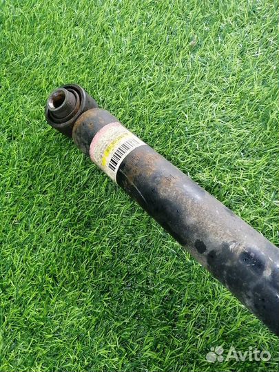 Амортизатор задний правый Toyota Corolla AWS210