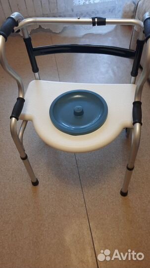 Ходунки с санитарным оснащением