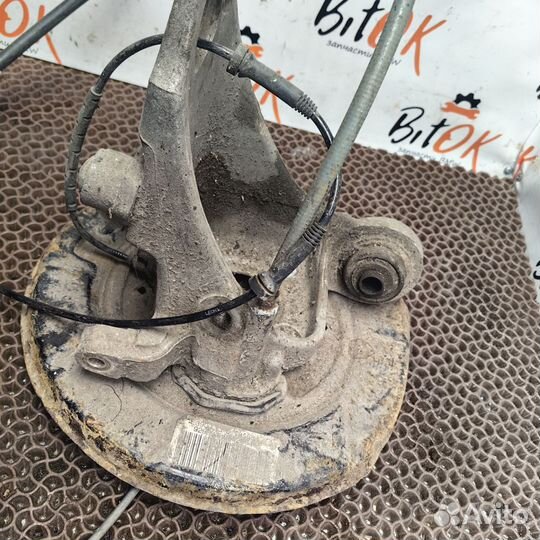 Задний правый кулак BMW e39 touring