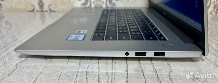 Шустрый/легкий ноутбук Huawei i3 /SSD / FHD