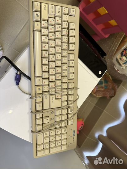 Монитор, колонка, клавиатура, мыщь