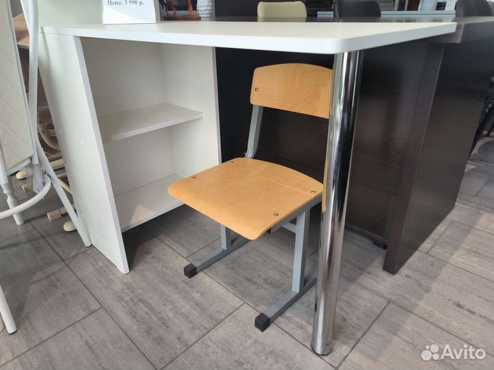 Стол письменный или маникюрный с выставки