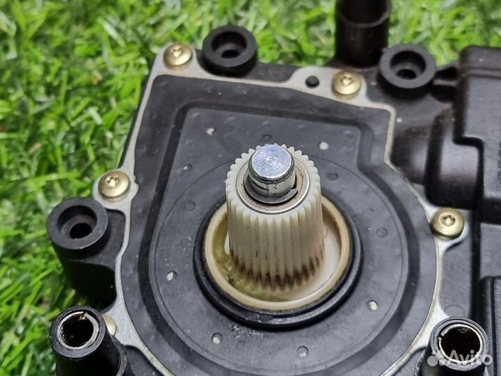 Мотор стеклоподъемника пер прав Audi 100 A6 С4