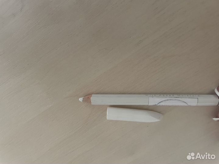 Карандаш белый Nevore для кромки ногтей