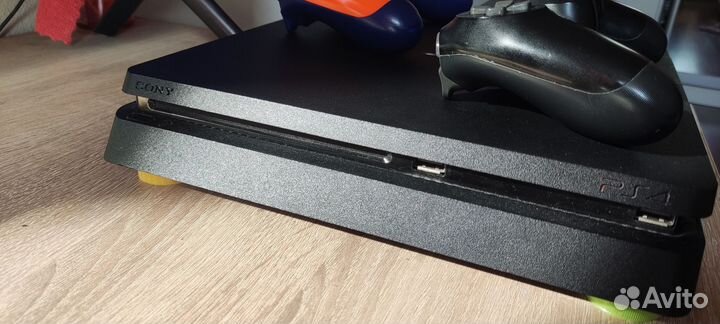 Sony PS4 Slim 1tb + 2 геймпада