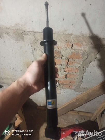 Амортизатор задний на Volkswagen Passat
