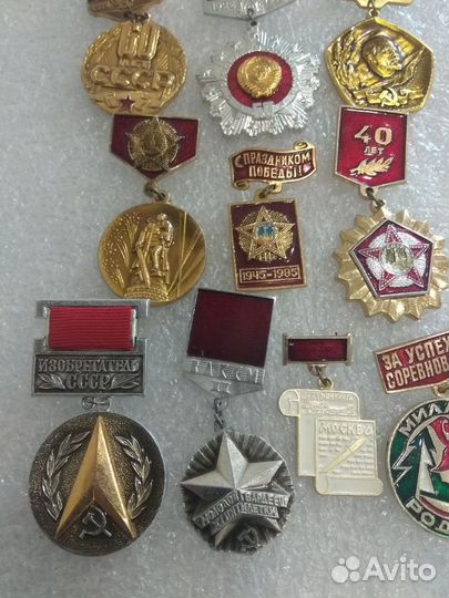 Коллекция значков подвеска медальки