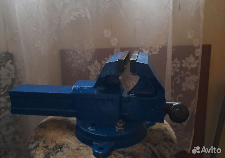 Тиски слесарные