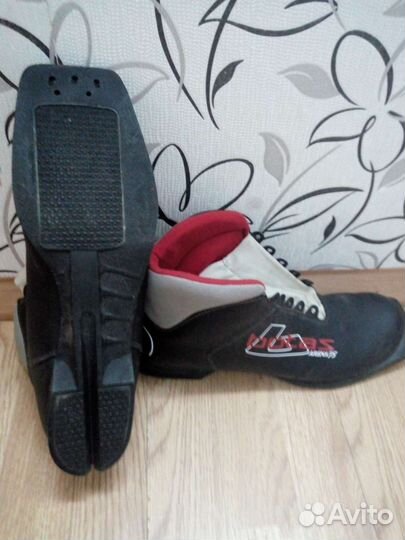 Лыжные ботинки