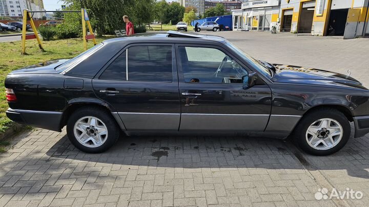 Mercedes-Benz W124, 1990