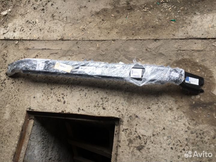 Усилитель переднего бампера W210 mercedes-benz