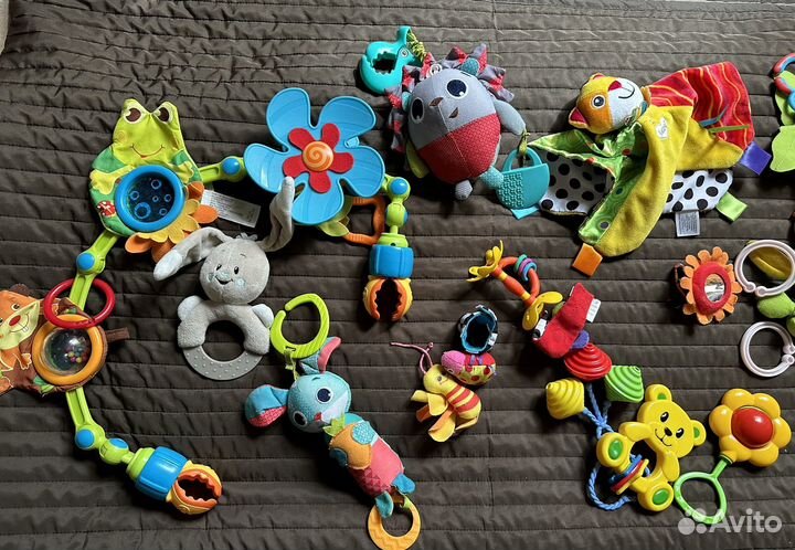 Развивающие игрушки для малышей пакетом
