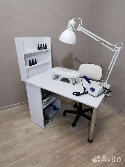 Стол маникюрный