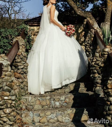 Свадебное платье со шлейфом