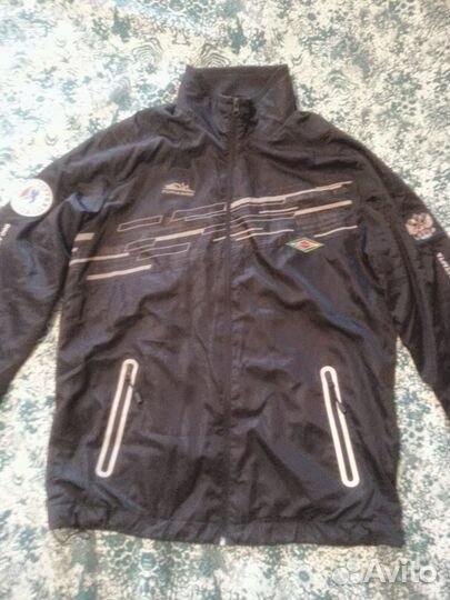 Спортиный фирменный костюм