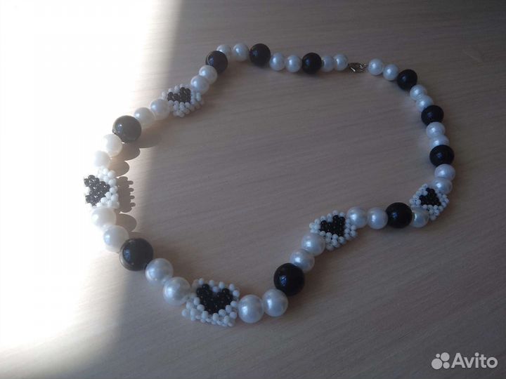 Ожерелье, серьги, кольца из бисера. Ручная работа