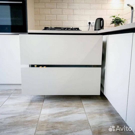 П образная кухня на заказ. Фабрика в Омске