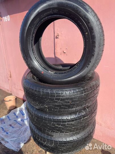 Bridgestone Dueler H/T 687 215/65 R16 98V