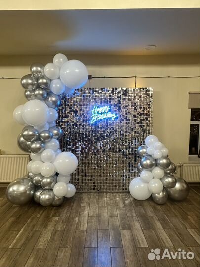 Фотозоны с неоновой вывеской