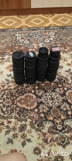 Шайбы хоккейные 38шт 3калекционые цена договорная