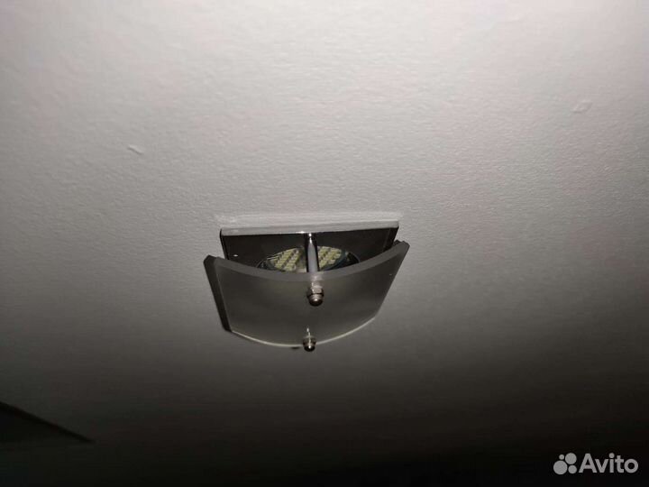 Люстра со светильниками