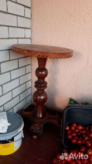 Декоративный столик