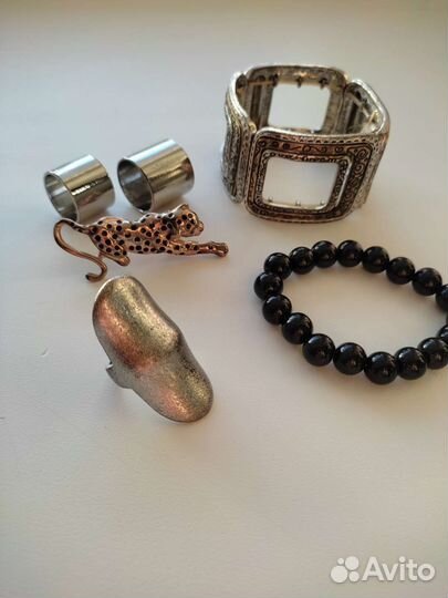 Браслеты, кольца, брошь бижутерия