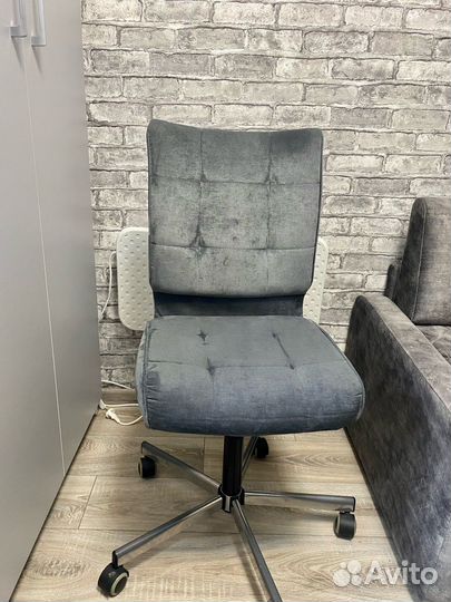 Офисное кресло