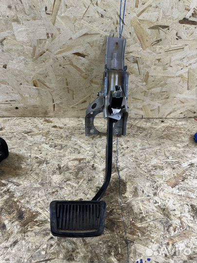 Педаль тормоза Hyundai Solaris 2 АКПП