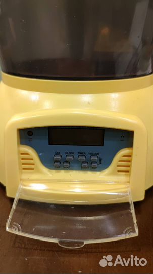 Автоматическая кормушка для кошек и собак