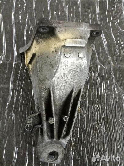 Кронштейн двигателя правыйBMW 3 e46 m47