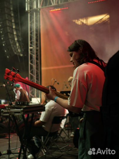 Педагог по гитаре (акустика, электро, бас)