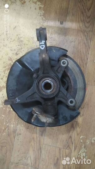 Поворотный кулак передний левый Honda Civic 4D