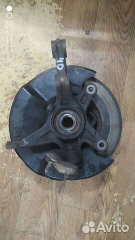 Поворотный кулак передний левый Honda Civic 4D