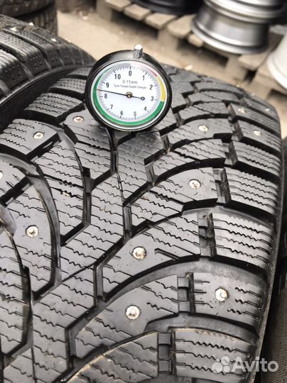 Pirelli Formula Ice 215/65 R16