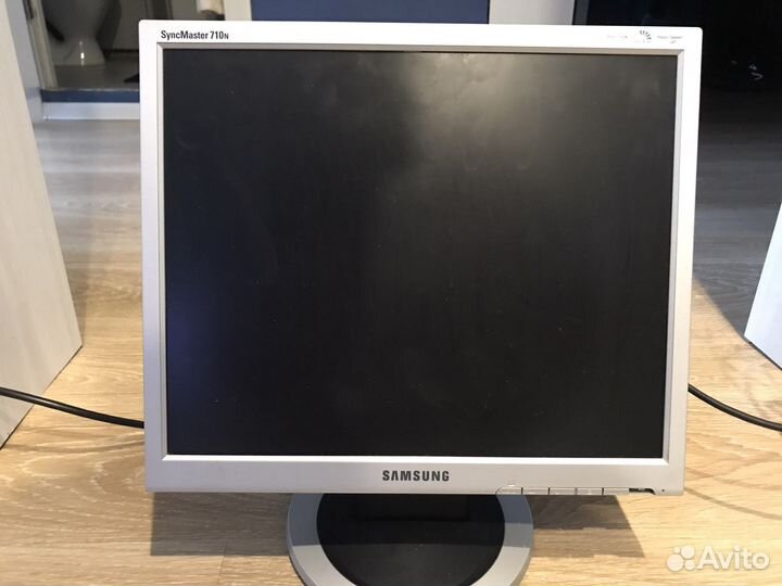 ЖК монитор Samsung Syncmaster 710n