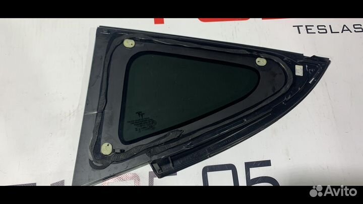 Форточка в заднее крыло Tesla Model 3 2019