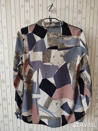 Рубашка с абстрактным принтом