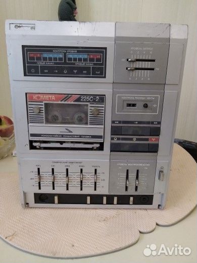 Кассетный магнитофон 