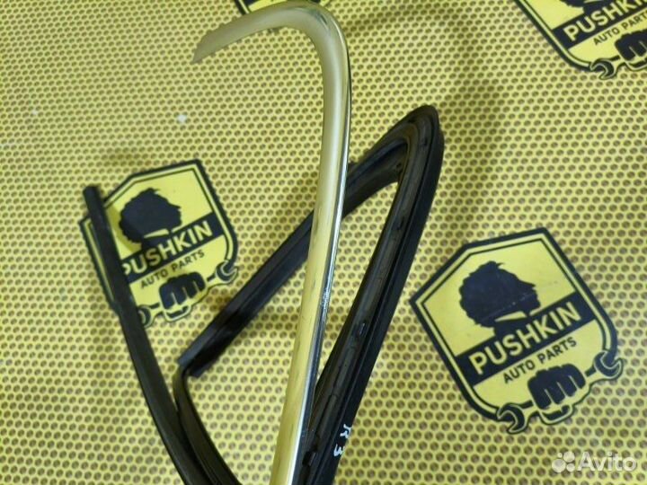 Уплотнитель стекла двери задний правый Opel