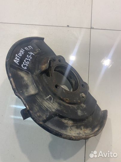 Кулак поворотный передний правый