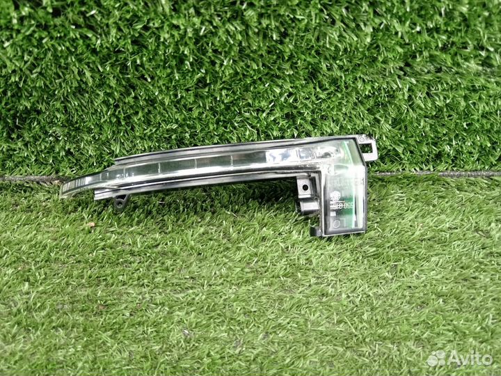 Повторитель поворота в зеркало левый VAG Audi A6 C