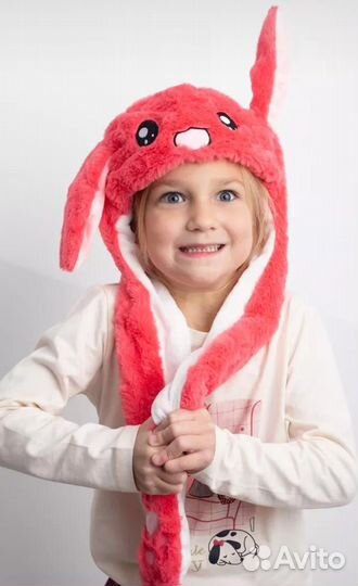 Шапка с двигающимися ушками