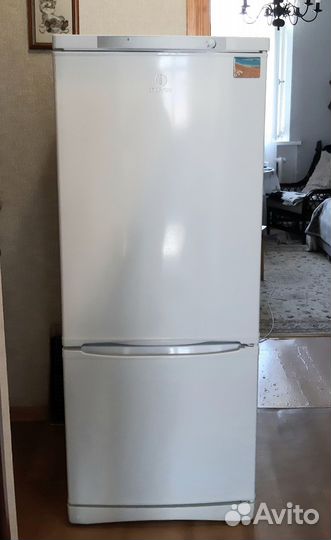 Холодильник Indesit