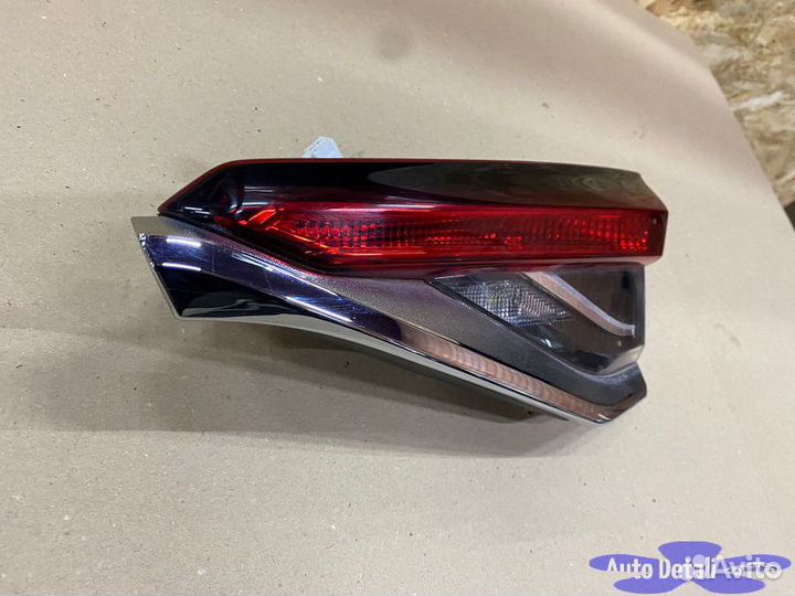 Задний правый фонарь бу в крышку Toyota Corolla E2