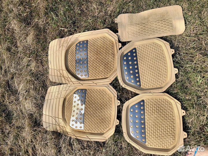 Автомобильные резиновые коврики