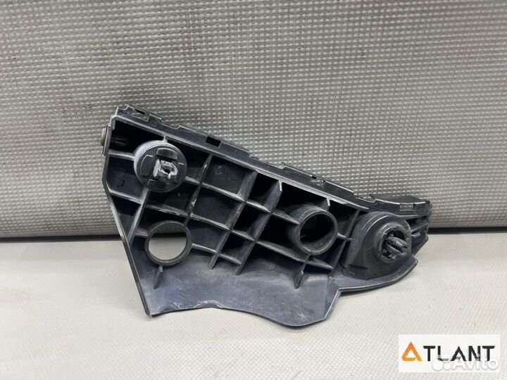 Крепление бампера передняя левая toyota porte