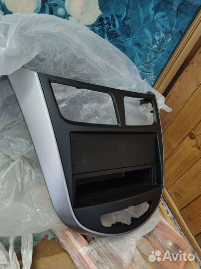 Рамка центральная магнитолы hyundai Solaris 2015