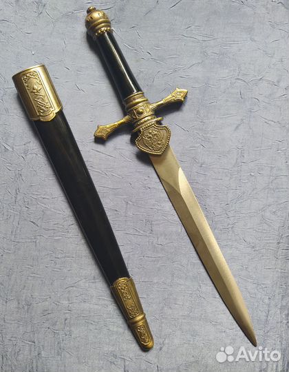 Сувенирный кортик