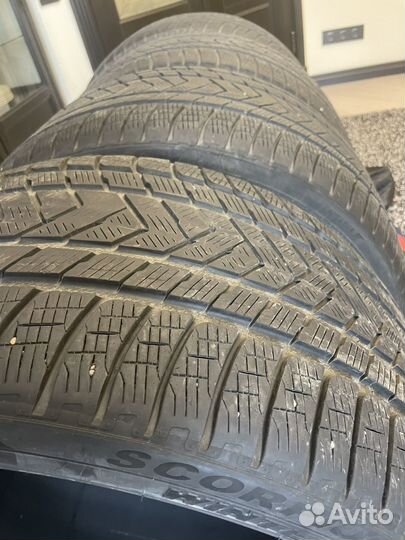 Pirelli Scorpion Winter 295/35 R21 и 315/30 R22 107V
